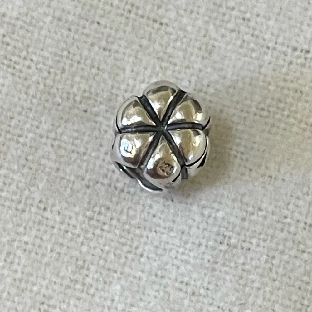 Pandora Jack-O-Lantern Pumpkin Charm - Picture 8 of 12